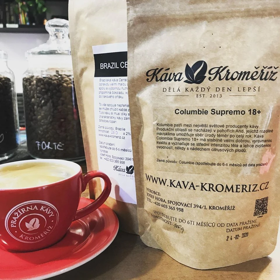 кафе с пяна и пакет кафе от семейната пекарна Кафе Кромержиж