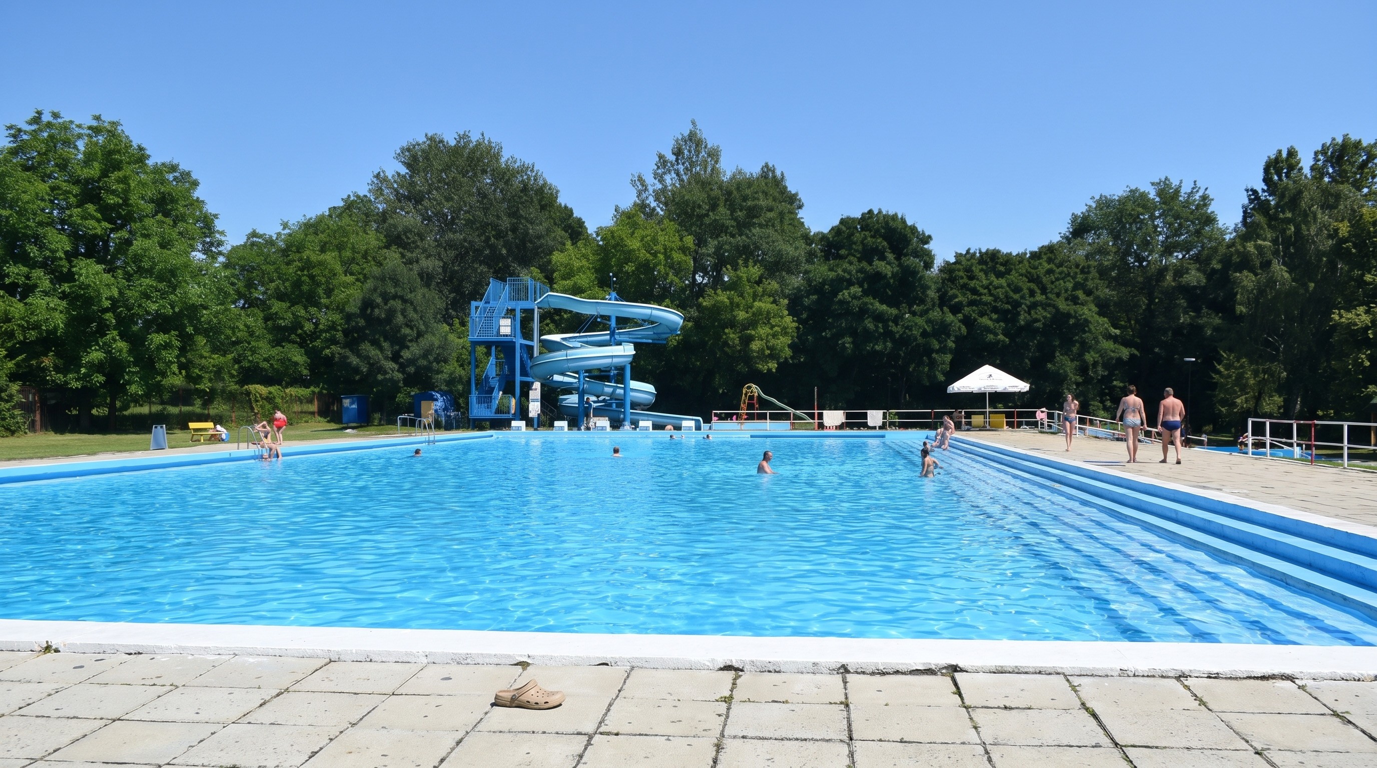Басейн с пързалка в Camp Strážnice
