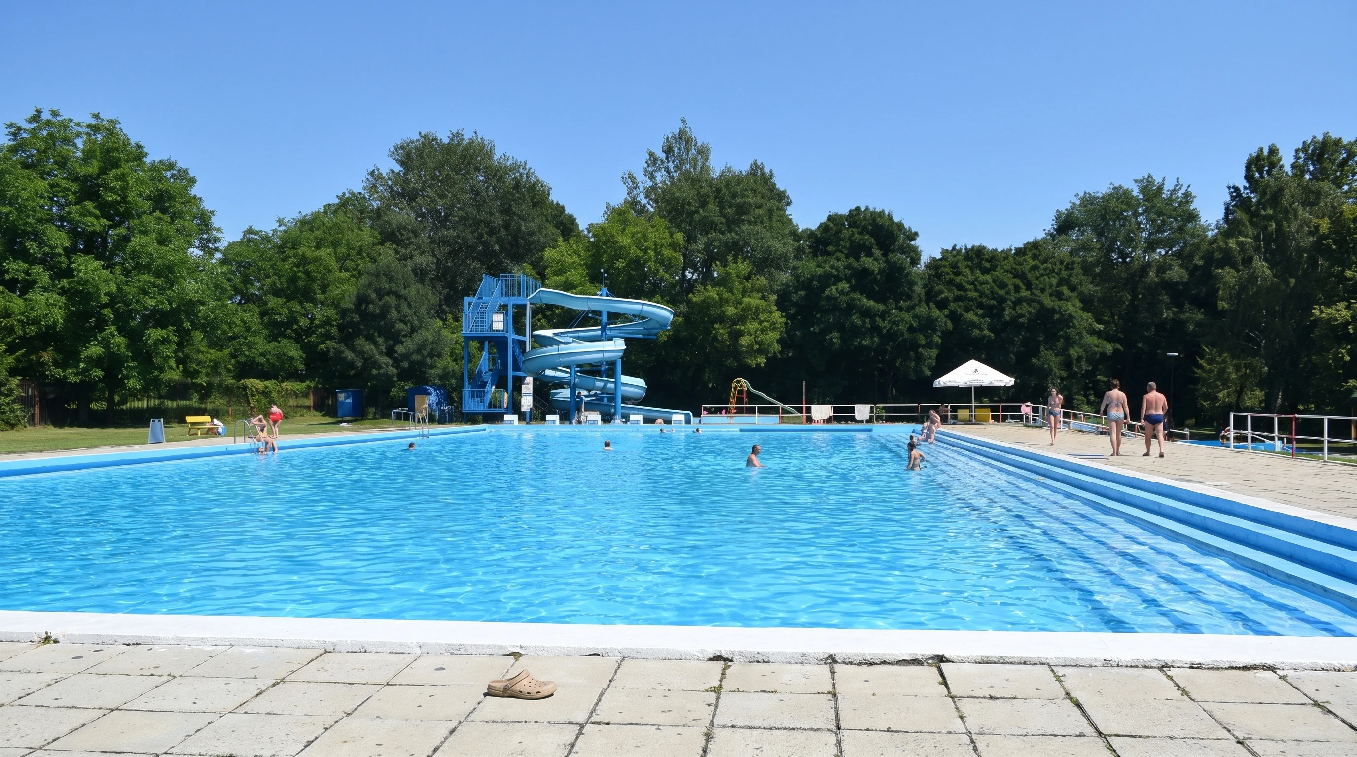 Басейн с пързалка в Camp Strážnice